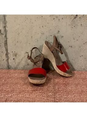 PROGETTO RED AND TAN WEDGE HEELED SANDALS - SIZE 37 EURO